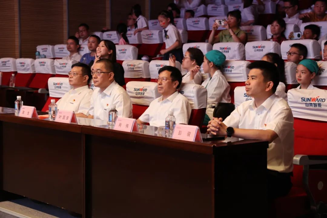 繽紛“暑”假，不負(fù)所“托”！山河智能職工子女暑期托管班結(jié)業(yè)啦