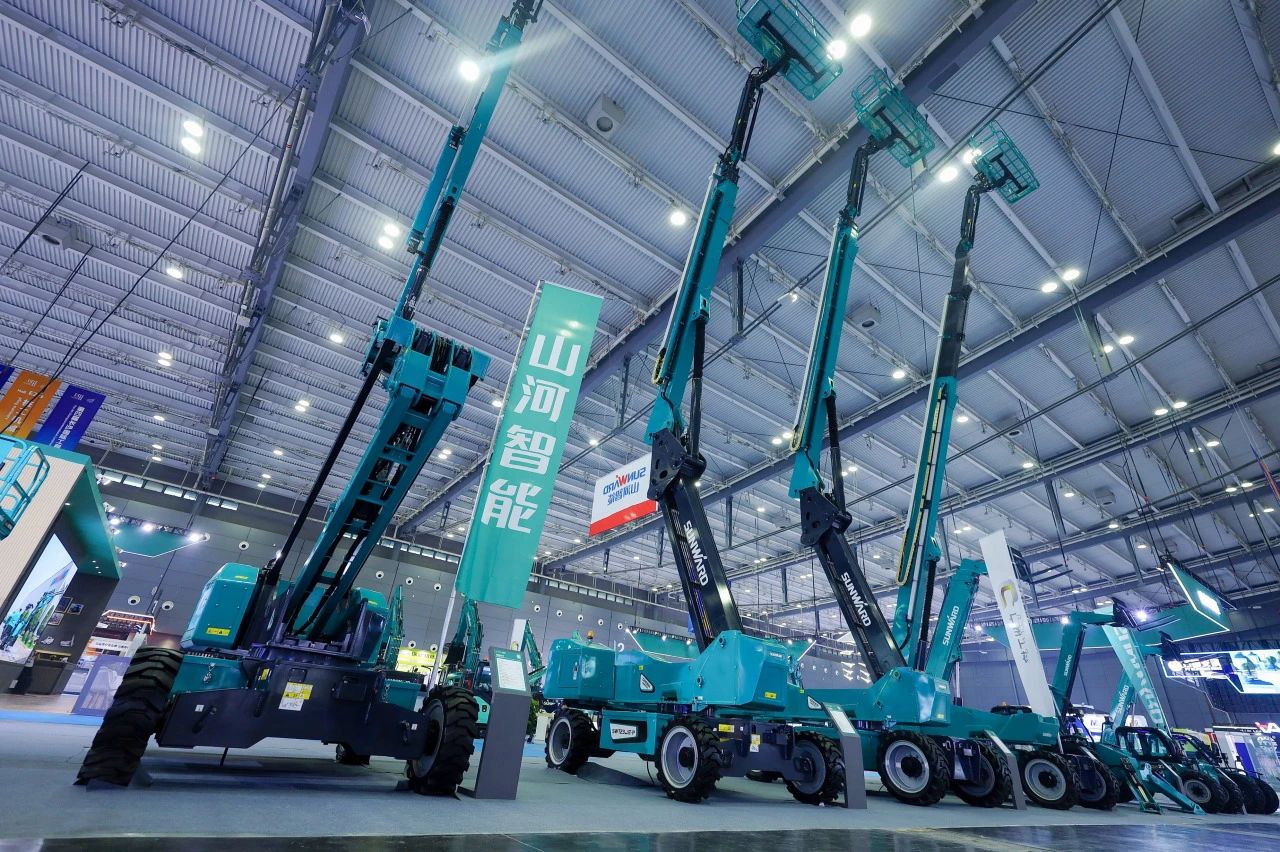 2025 CICEE | 山河智能SWT34JE-P電動(dòng)直臂式高空作業(yè)平臺(tái)重磅發(fā)布！