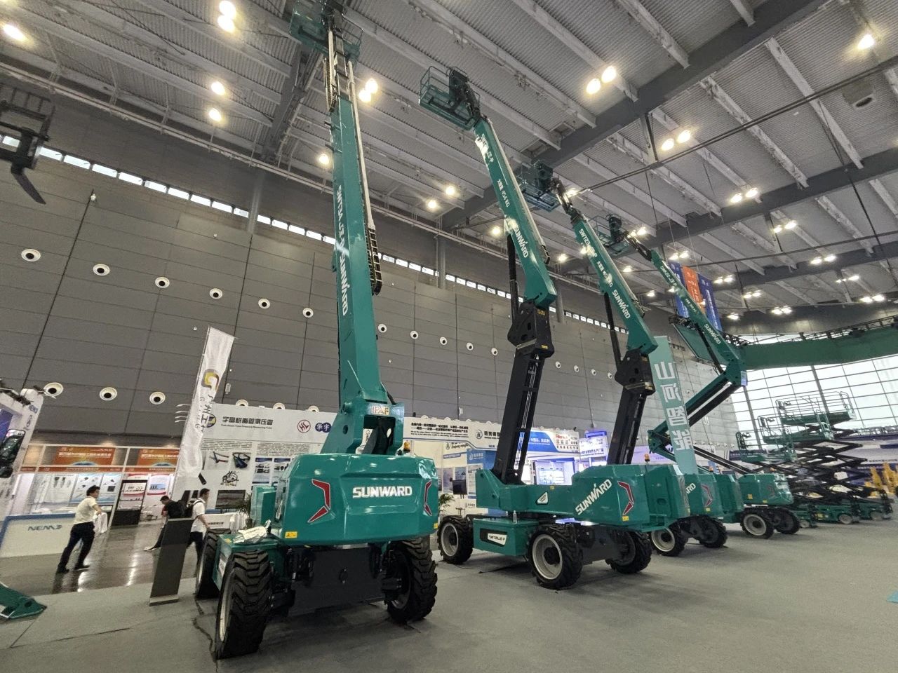 2025 CICEE | 山河智能SWT34JE-P電動(dòng)直臂式高空作業(yè)平臺(tái)重磅發(fā)布！