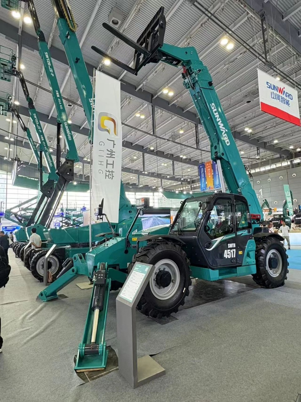 2025 CICEE | 變裝升級(jí)！新一代SWTH4517叉裝車(chē)硬核亮相長(zhǎng)沙展